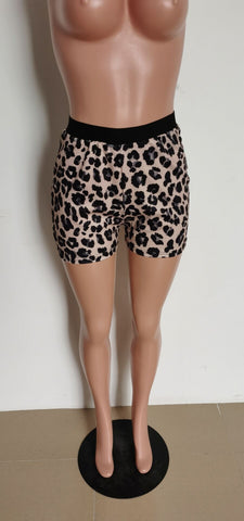 Casual Mid-Waist Leopard Print Shorts